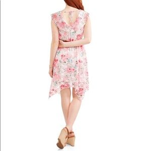 Brand new with tag size medium no boundaries dress. Comes with belt.